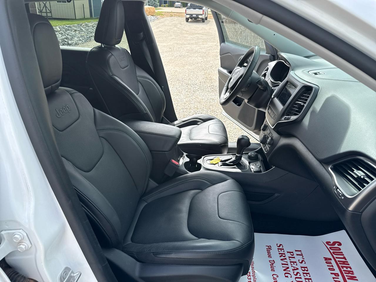 Jeep Cherokee Latitude LUX 4D SUV 4WD 2021