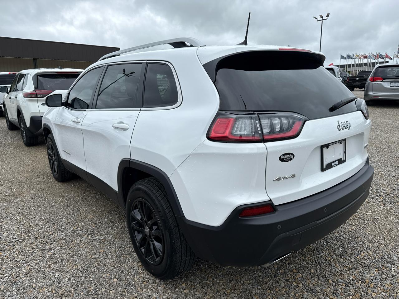 Jeep Cherokee Latitude LUX 4D SUV 4WD 2021