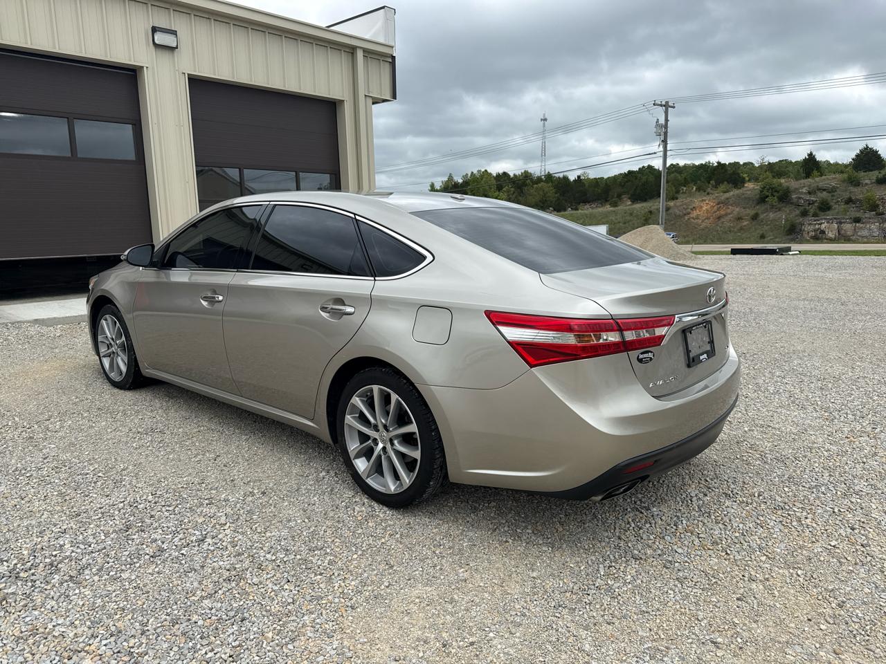 Toyota Avalon XLE Touring 4D Sedan 2014