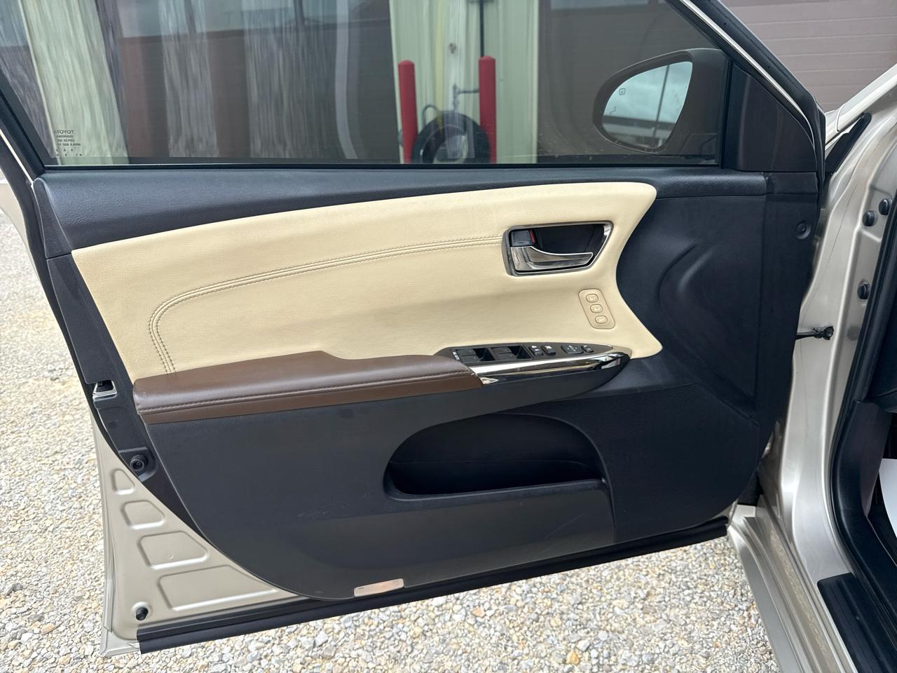 Toyota Avalon XLE Touring 4D Sedan 2014