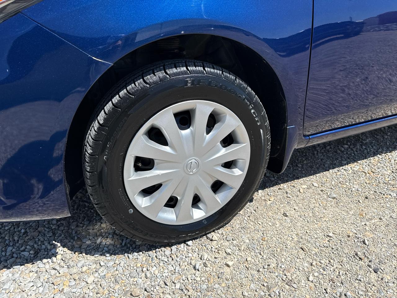 Nissan Versa SV 4D Sedan 2019
