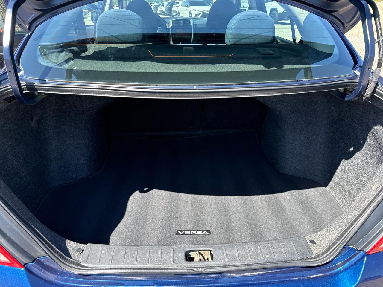 Nissan Versa SV 4D Sedan 2019