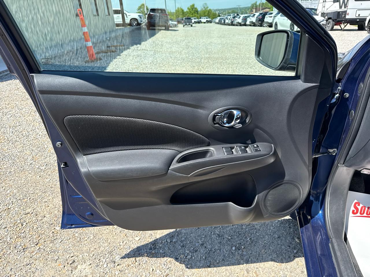 Nissan Versa SV 4D Sedan 2019