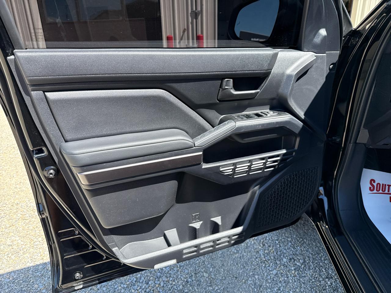 Toyota 4Runner SR5 4WD 2025