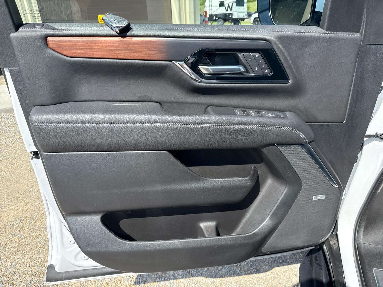 GMC Yukon Denali 4D SUV 4WD 2025