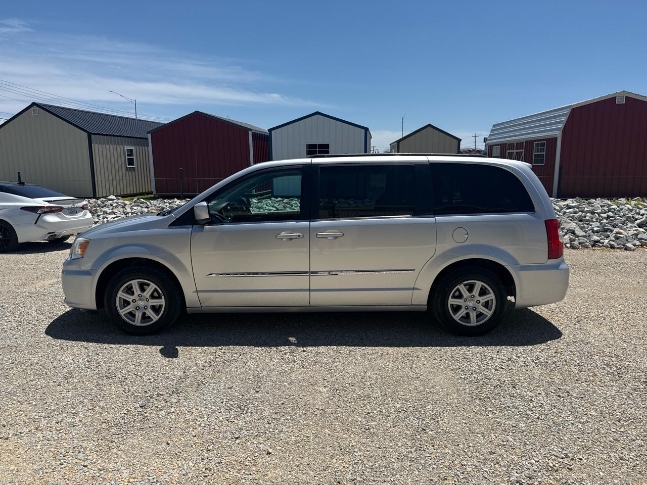 Chrysler Town & Country Touring L Wagon LWB 2011