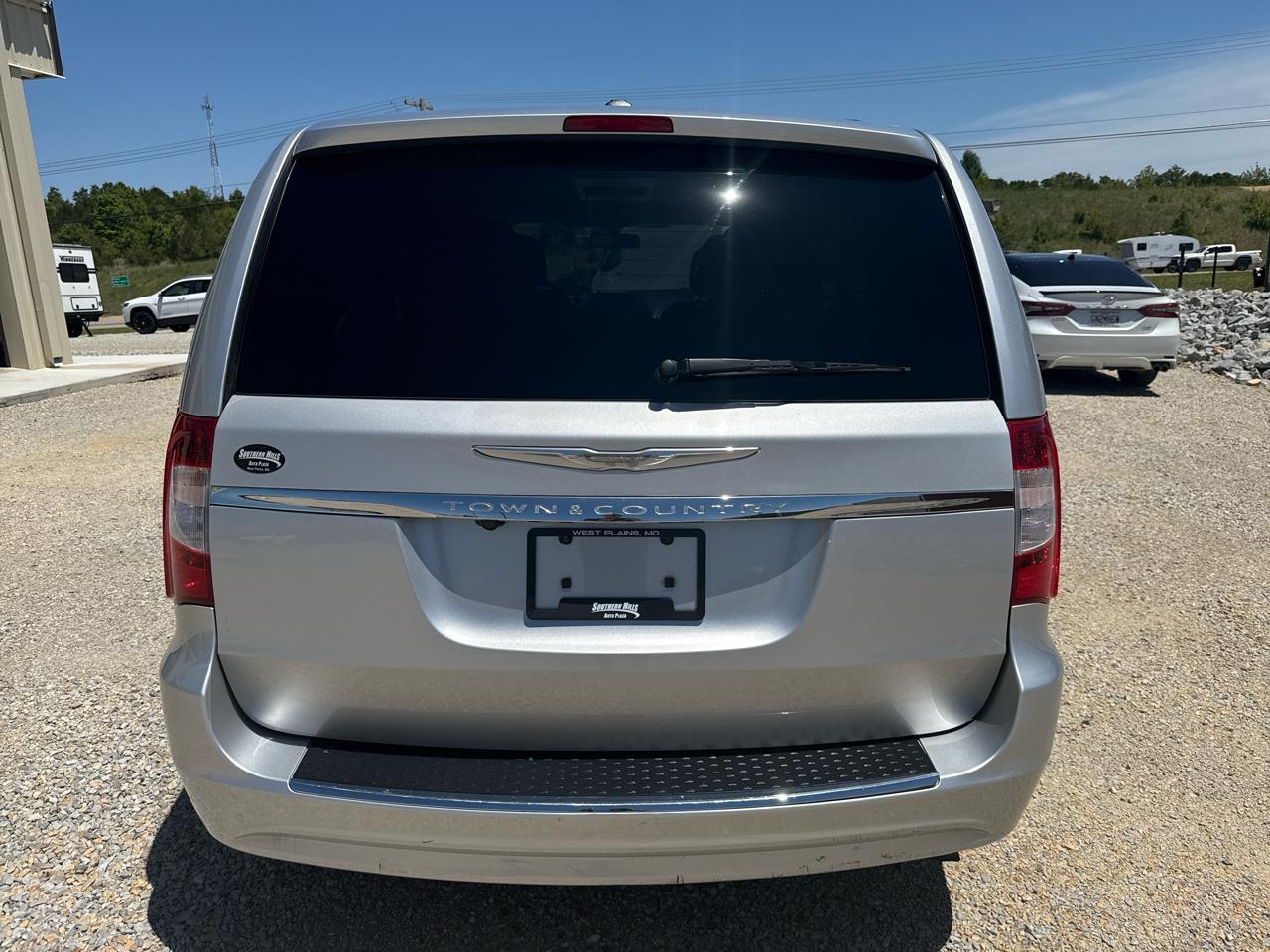 Chrysler Town & Country Touring L Wagon LWB 2011