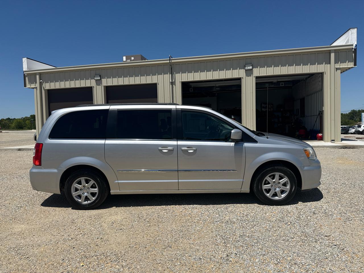 Chrysler Town & Country Touring L Wagon LWB 2011