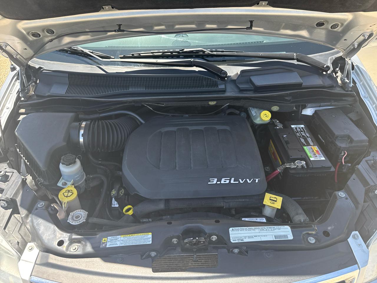 Chrysler Town & Country Touring L Wagon LWB 2011