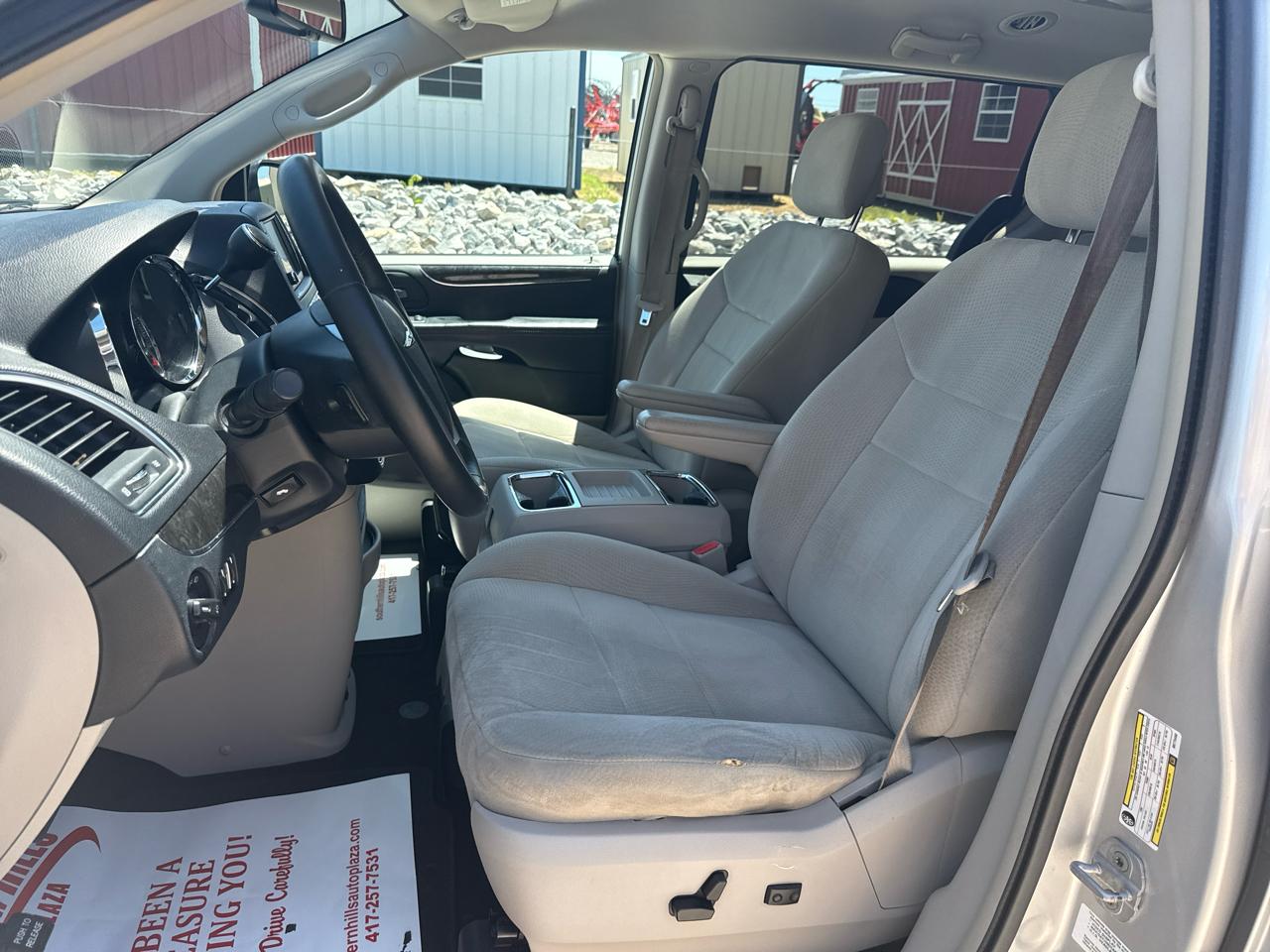 Chrysler Town & Country Touring L Wagon LWB 2011