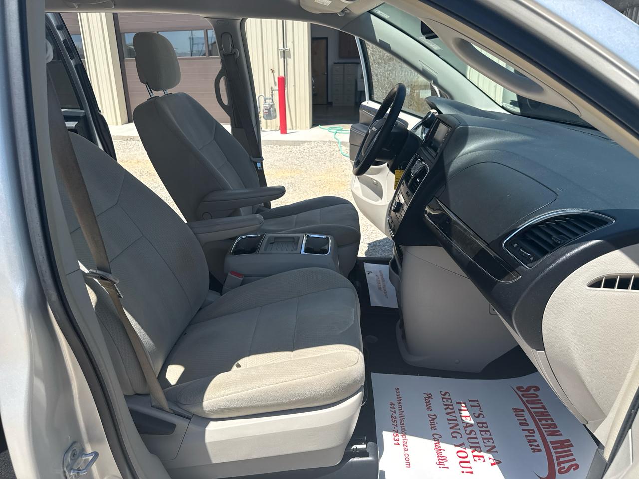 Chrysler Town & Country Touring L Wagon LWB 2011