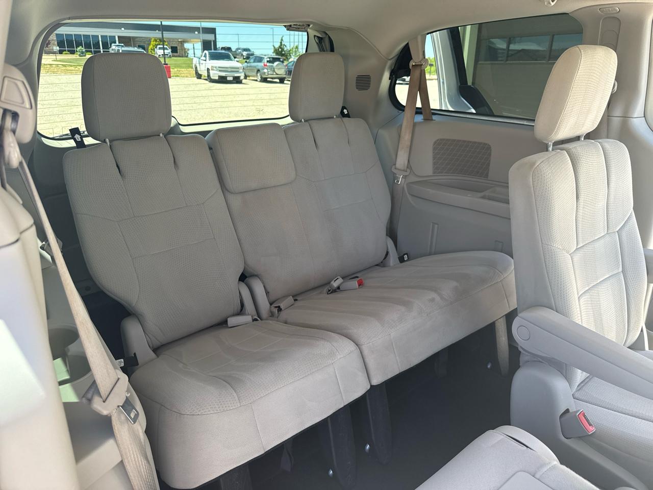 Chrysler Town & Country Touring L Wagon LWB 2011