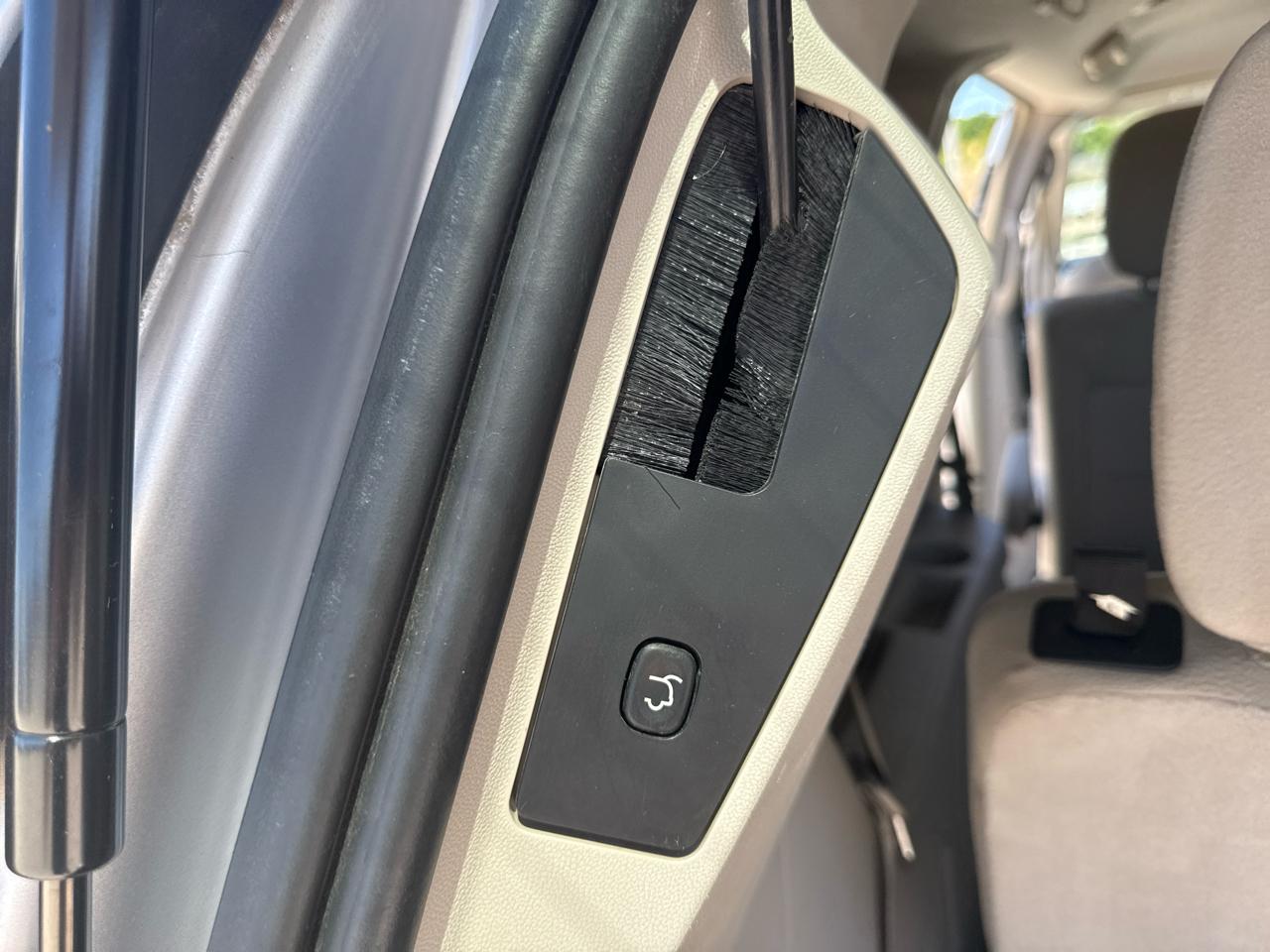 Chrysler Town & Country Touring L Wagon LWB 2011