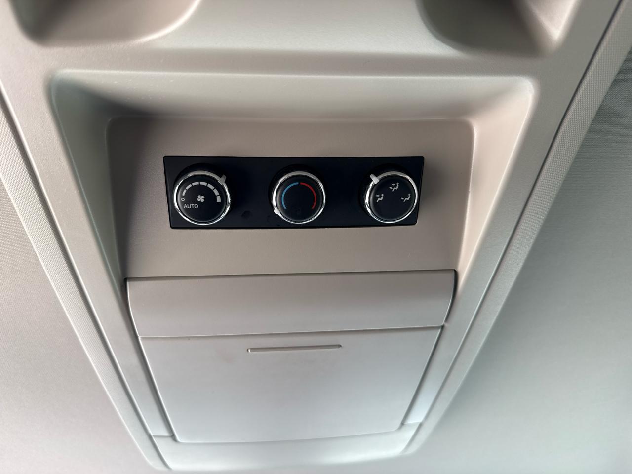 Chrysler Town & Country Touring L Wagon LWB 2011