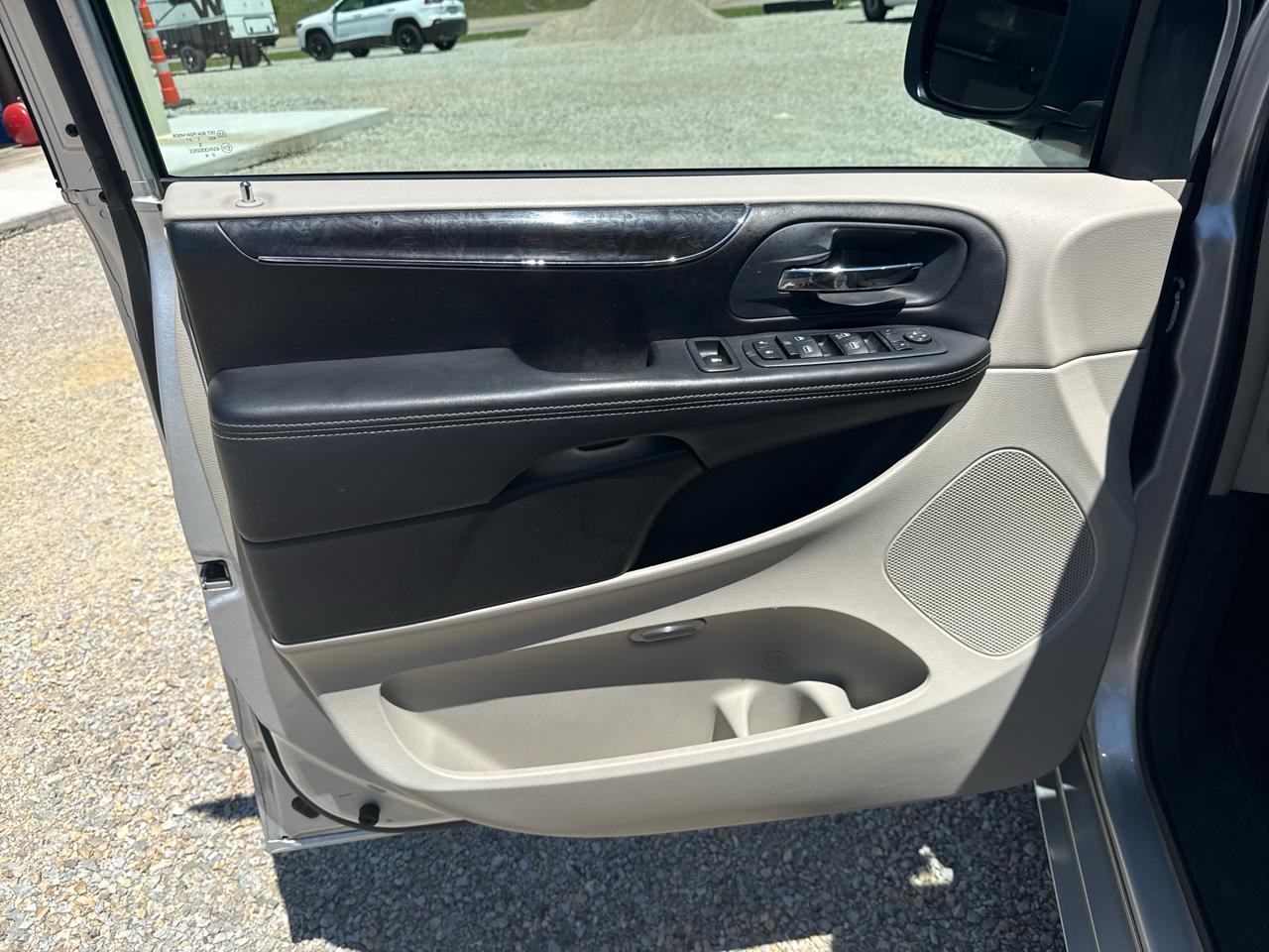 Chrysler Town & Country Touring L Wagon LWB 2011