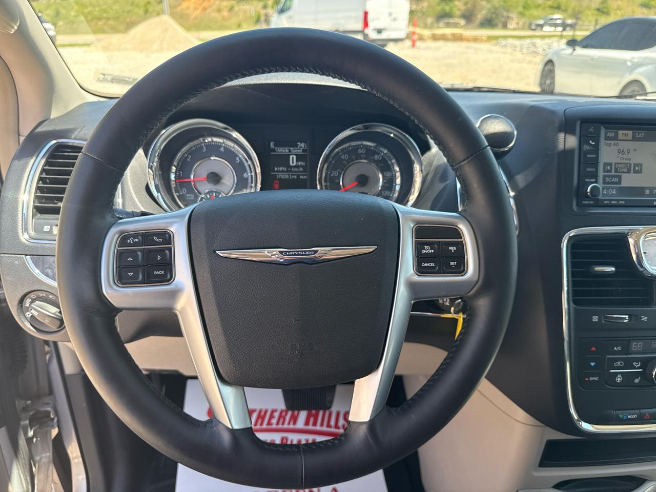 Chrysler Town & Country Touring L Wagon LWB 2011
