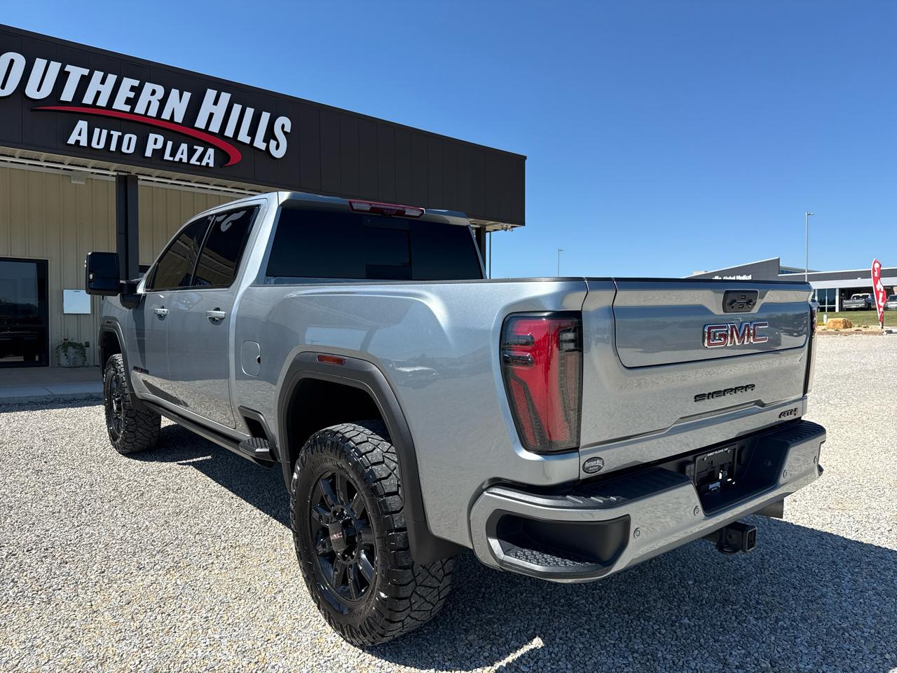 GMC Sierra 2500 AT4 Crew Cab 4WD SWB 2024