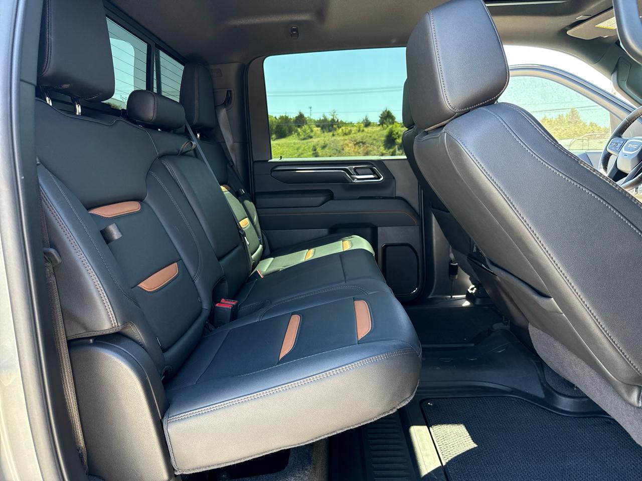 GMC Sierra 2500 AT4 Crew Cab 4WD SWB 2024