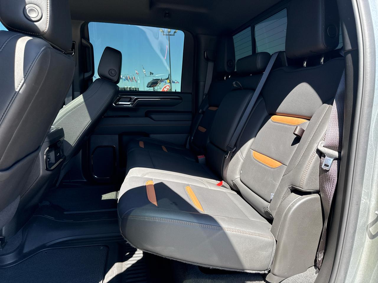 GMC Sierra 2500 AT4 Crew Cab 4WD SWB 2024