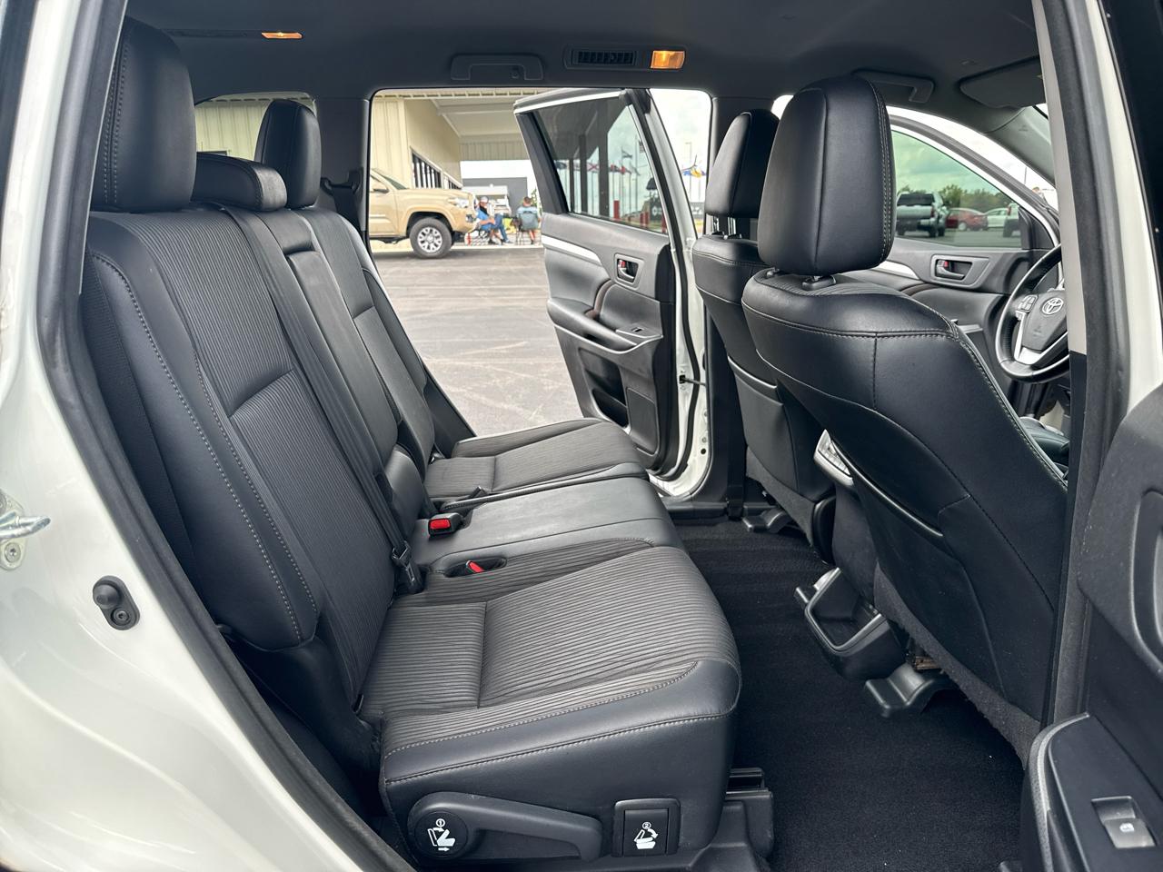 Toyota Highlander LE Plus 4D SUV FWD 2018