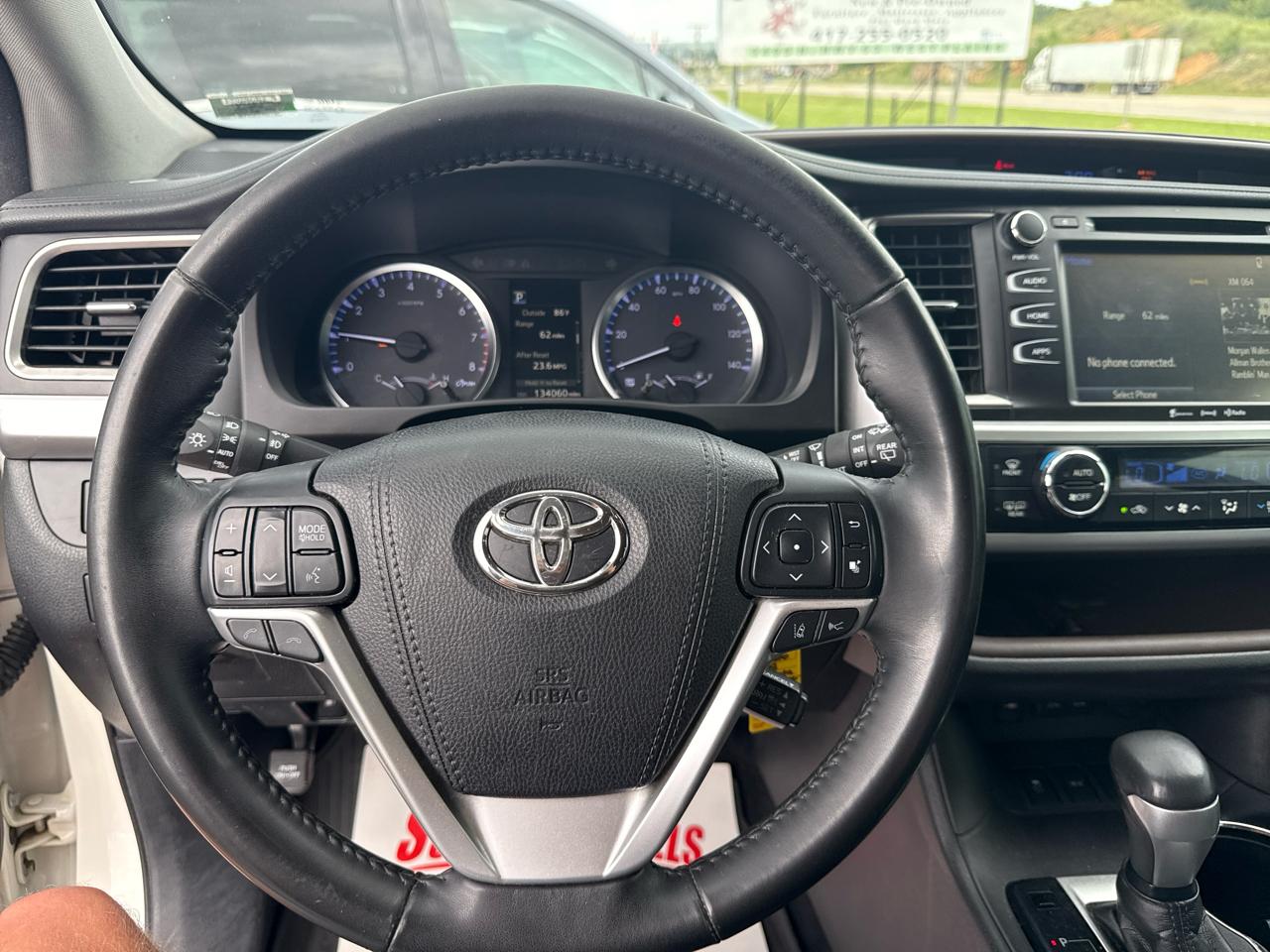 Toyota Highlander LE Plus 4D SUV FWD 2018