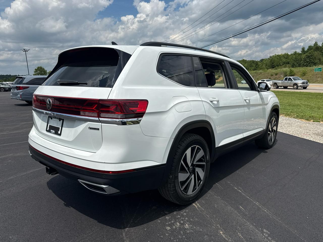 Volkswagen Atlas SE w/ Tech 4D SUV 4Motion 2024