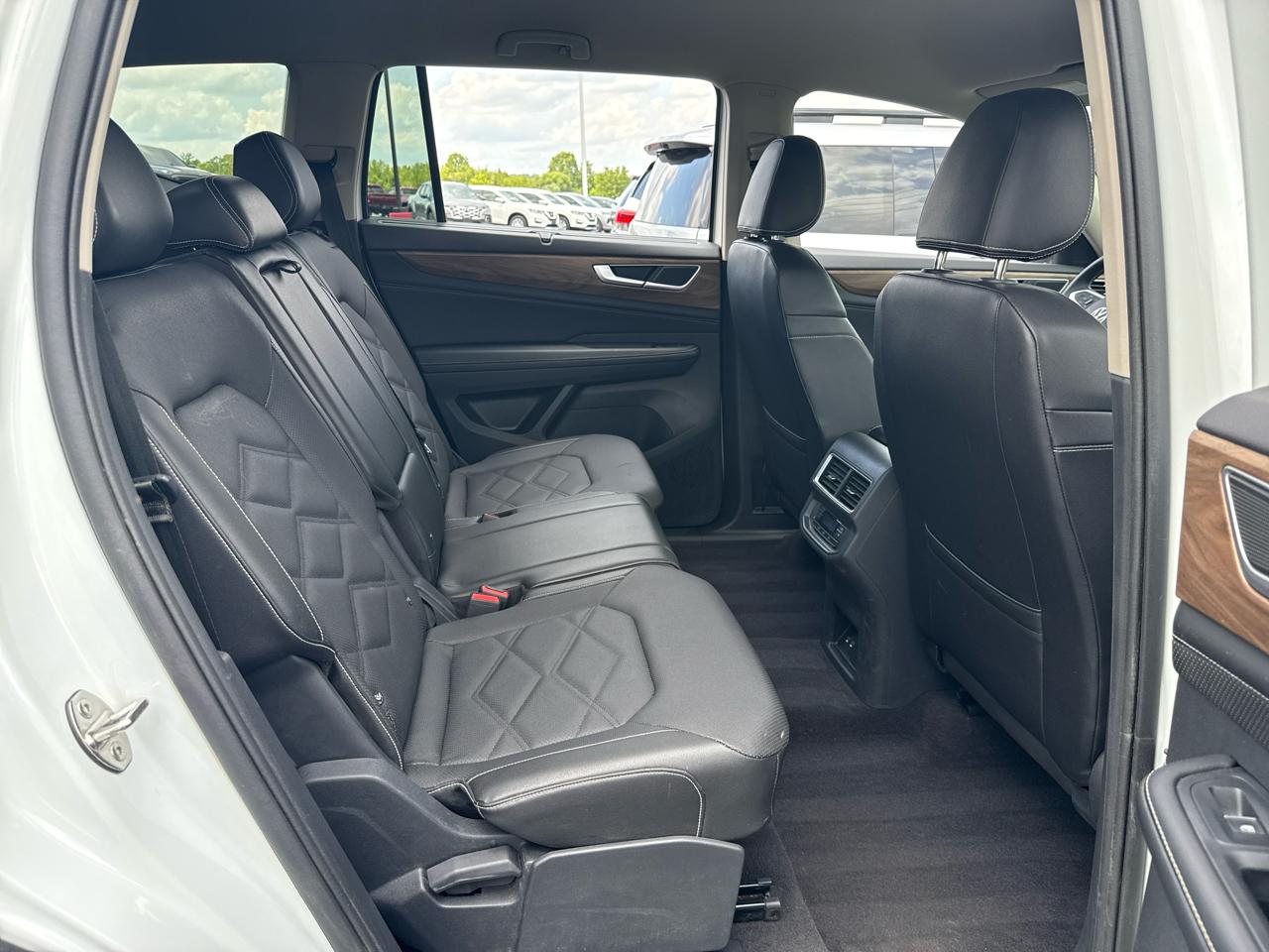 Volkswagen Atlas SE w/ Tech 4D SUV 4Motion 2024