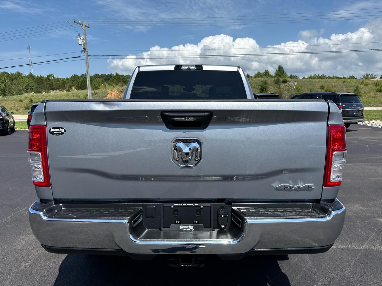 RAM 2500 Tradesman Crew Cab 4WD SWB 2024