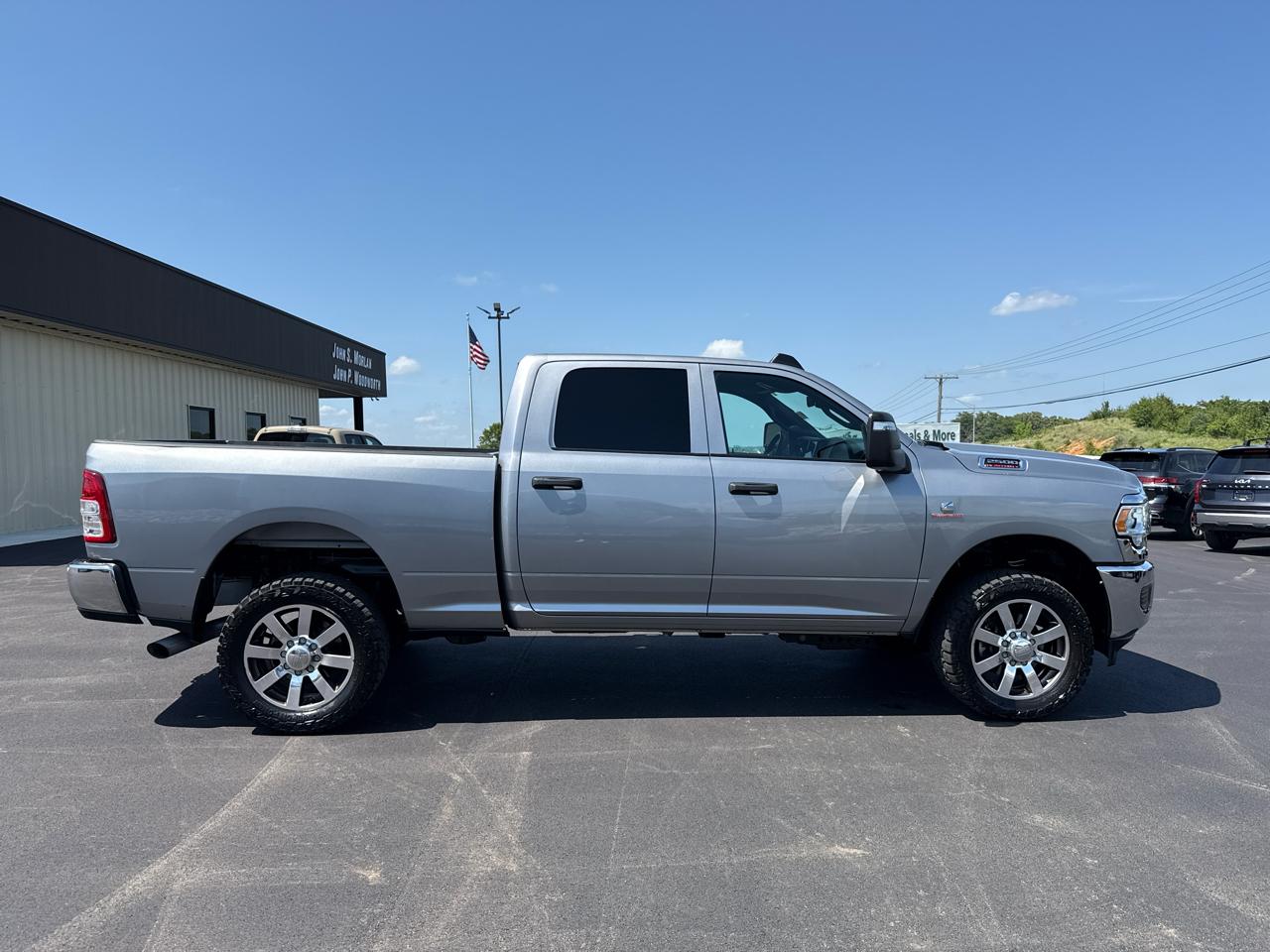 RAM 2500 Tradesman Crew Cab 4WD SWB 2024