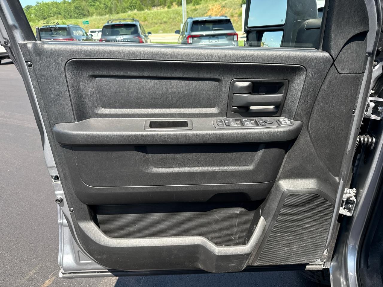 RAM 2500 Tradesman Crew Cab 4WD SWB 2024