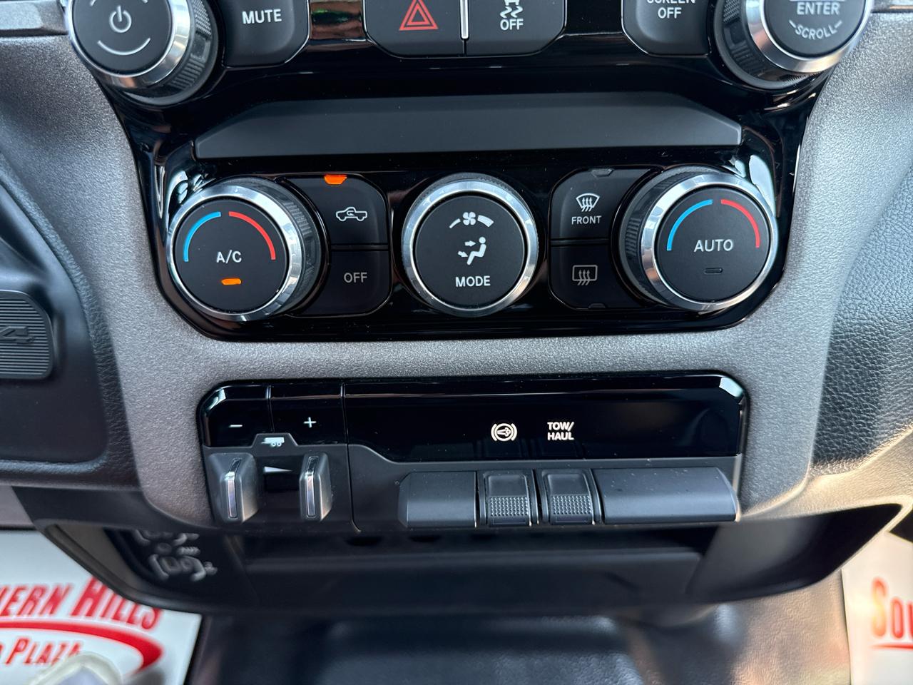 RAM 2500 Tradesman Crew Cab 4WD SWB 2024