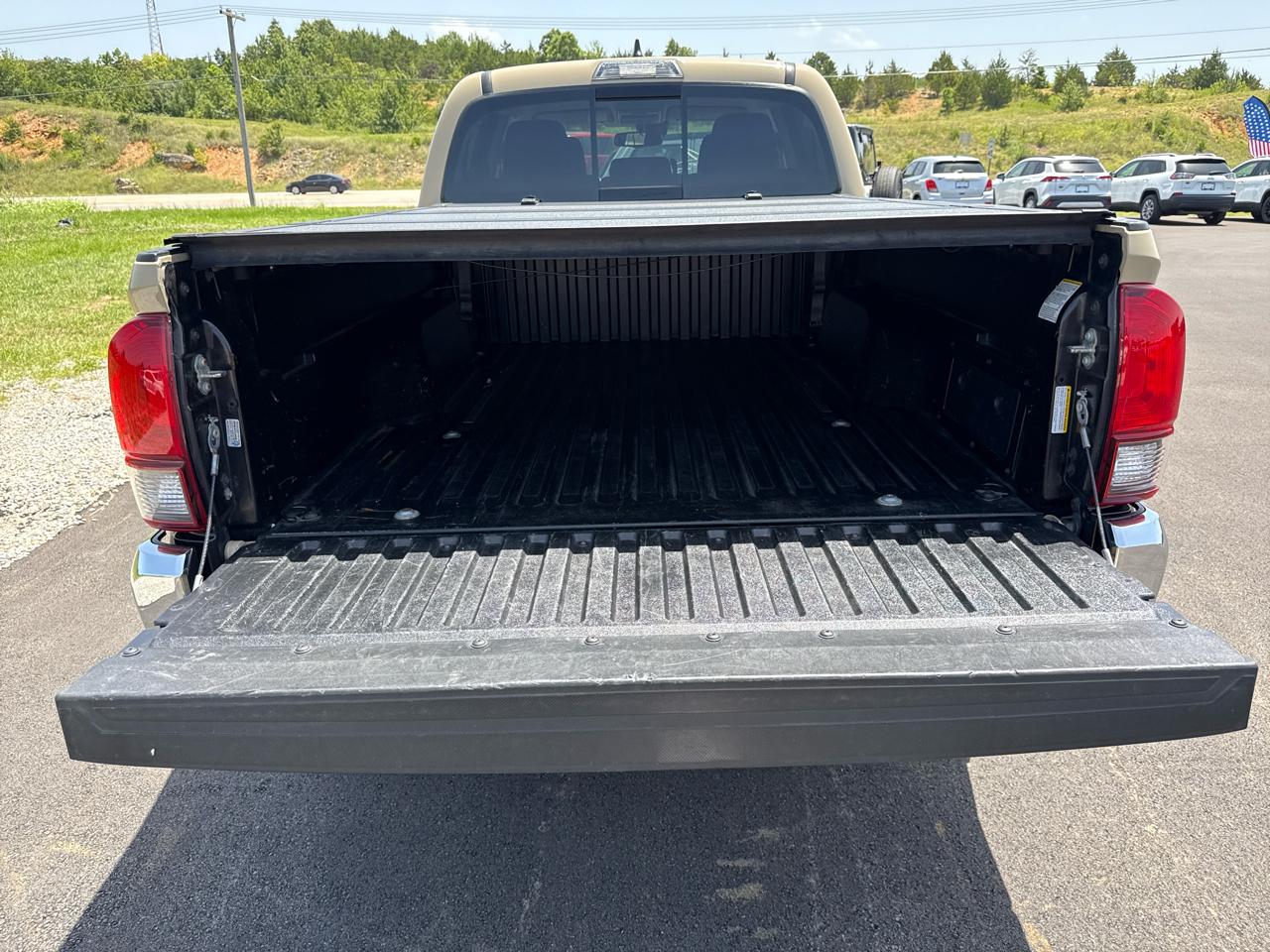 Toyota Tacoma SR5 DblCab 4WD V6 LB at 2019