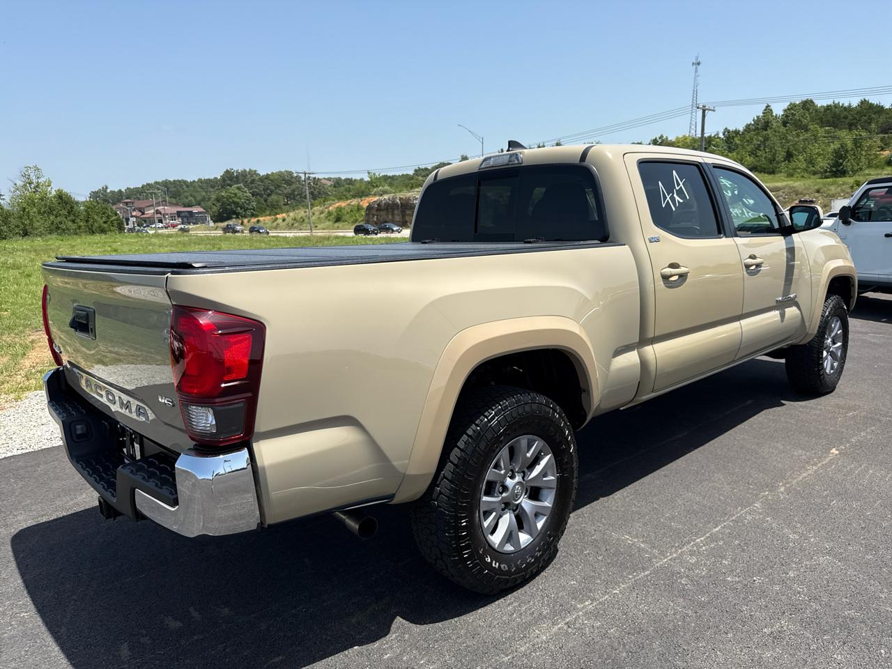 Toyota Tacoma SR5 DblCab 4WD V6 LB at 2019