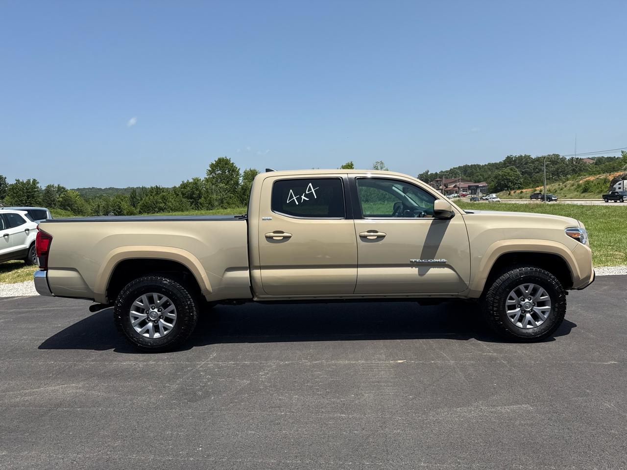 Toyota Tacoma SR5 DblCab 4WD V6 LB at 2019