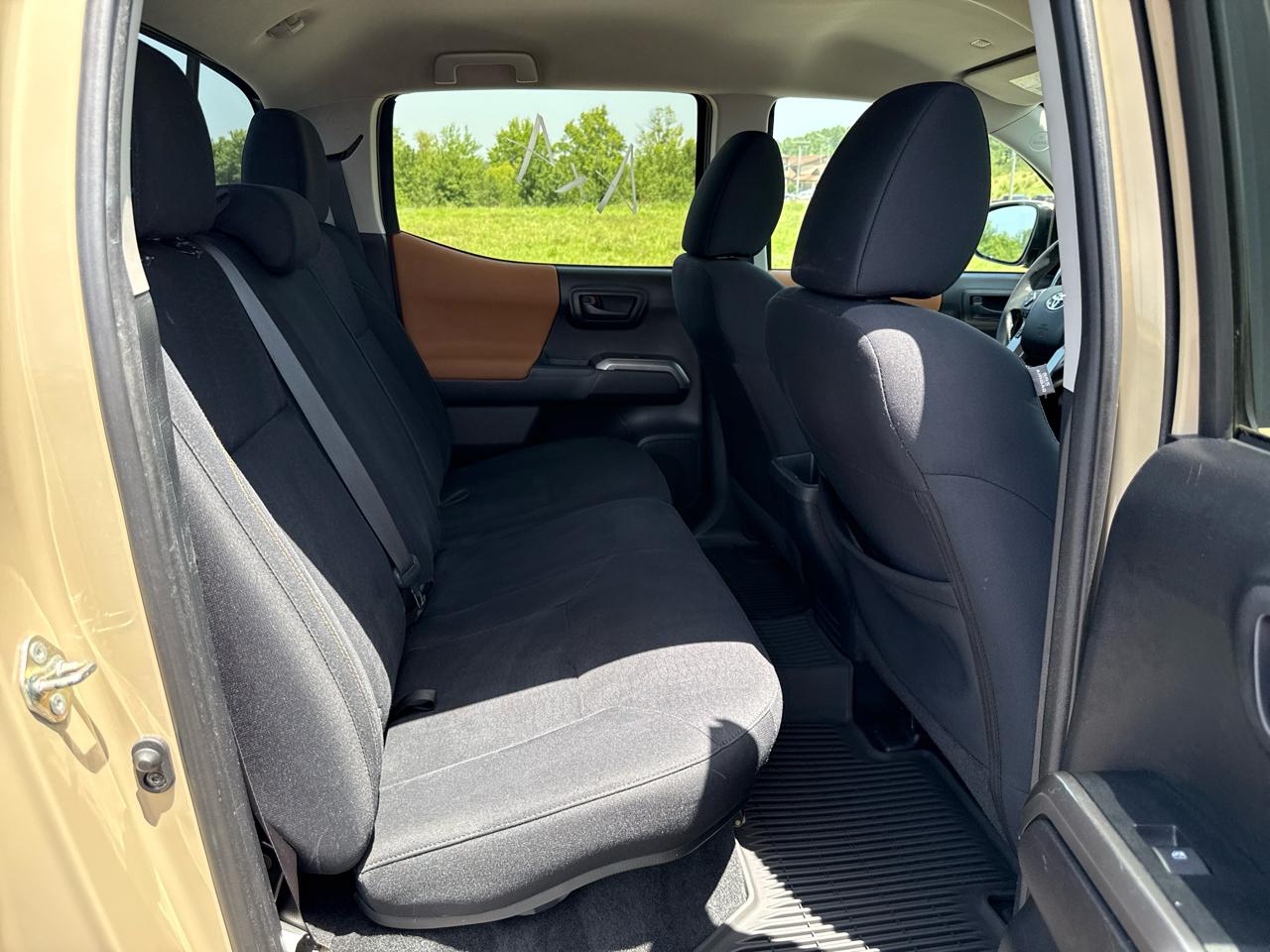 Toyota Tacoma SR5 DblCab 4WD V6 LB at 2019