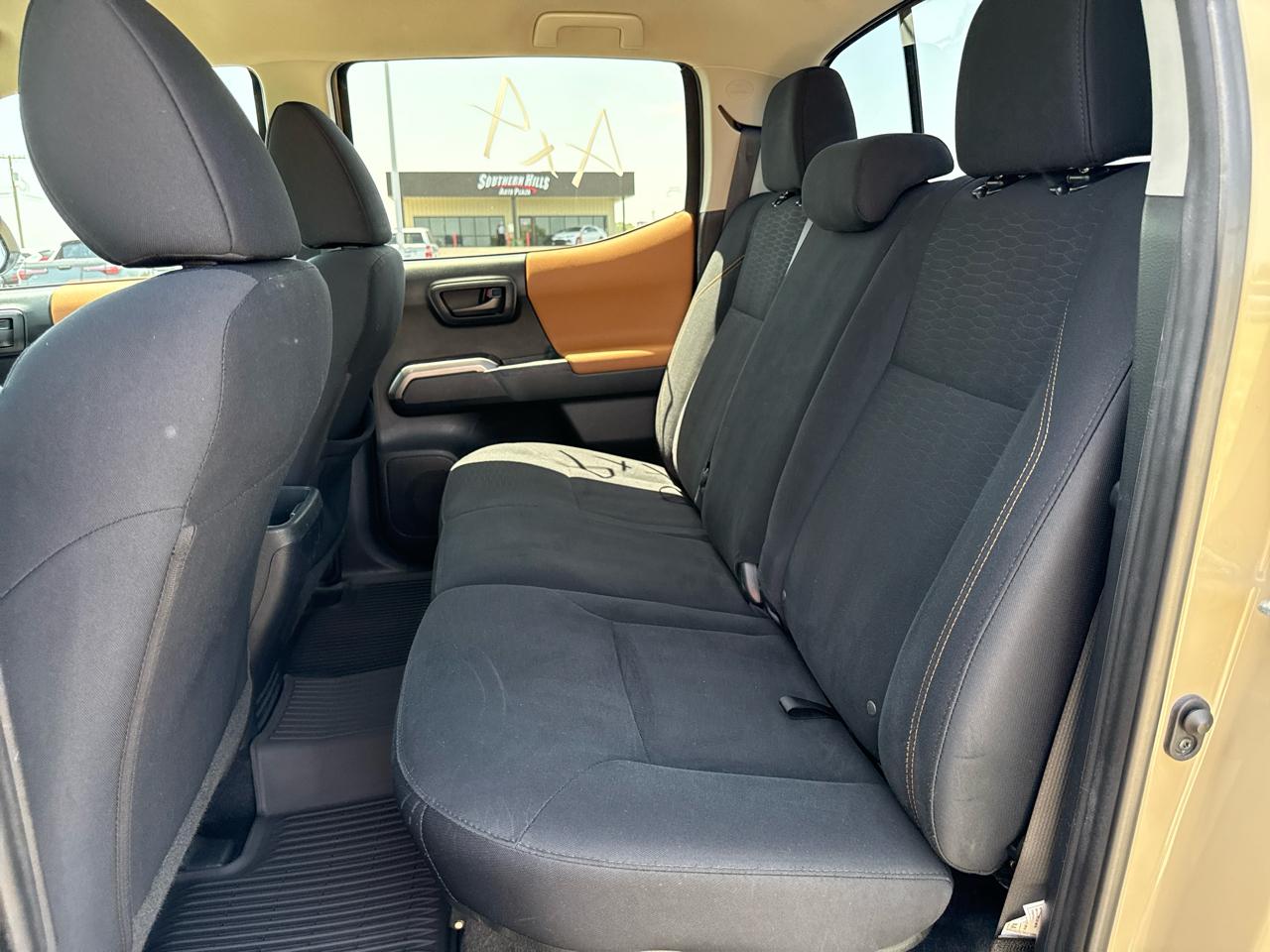 Toyota Tacoma SR5 DblCab 4WD V6 LB at 2019