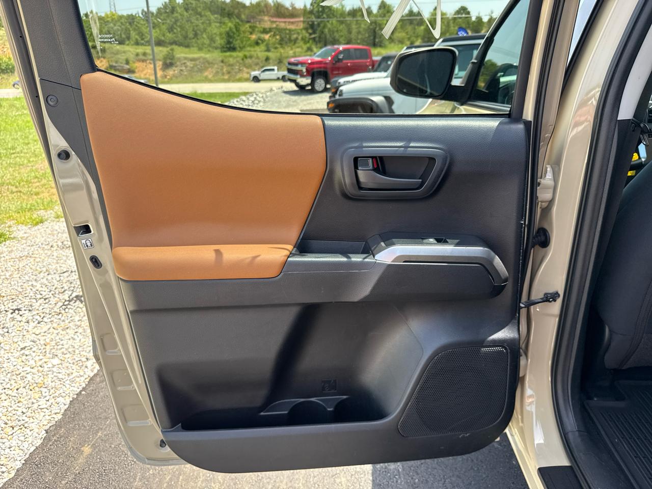 Toyota Tacoma SR5 DblCab 4WD V6 LB at 2019