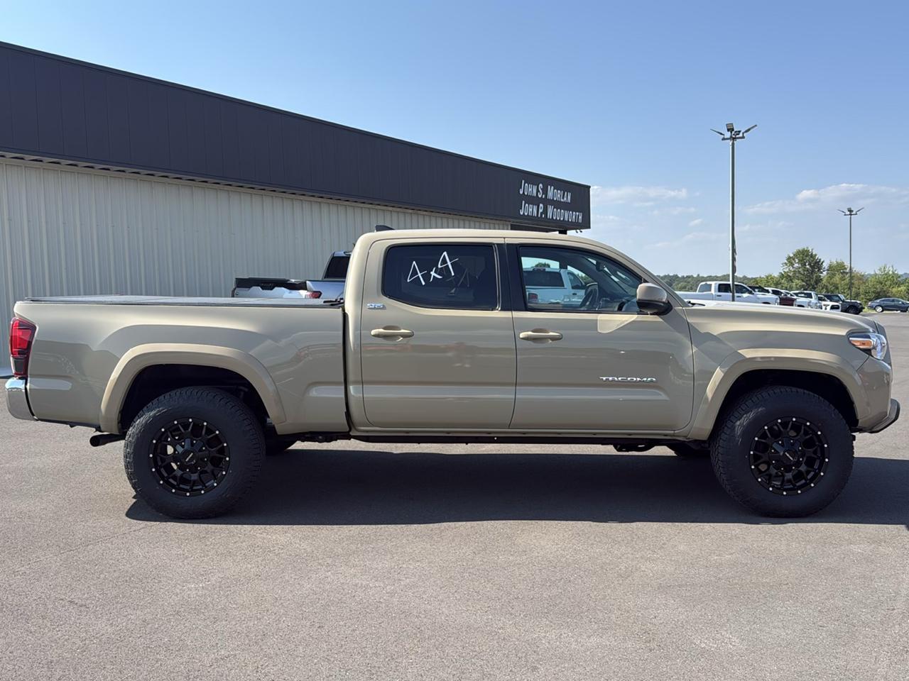 Toyota Tacoma SR5 DblCab 4WD V6 LB at 2019