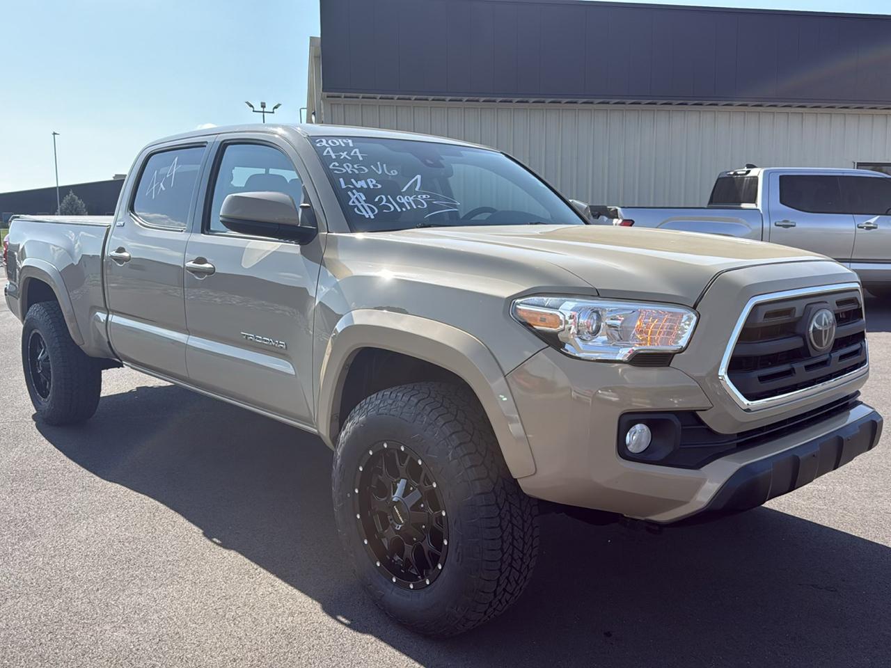Toyota Tacoma SR5 DblCab 4WD V6 LB at 2019
