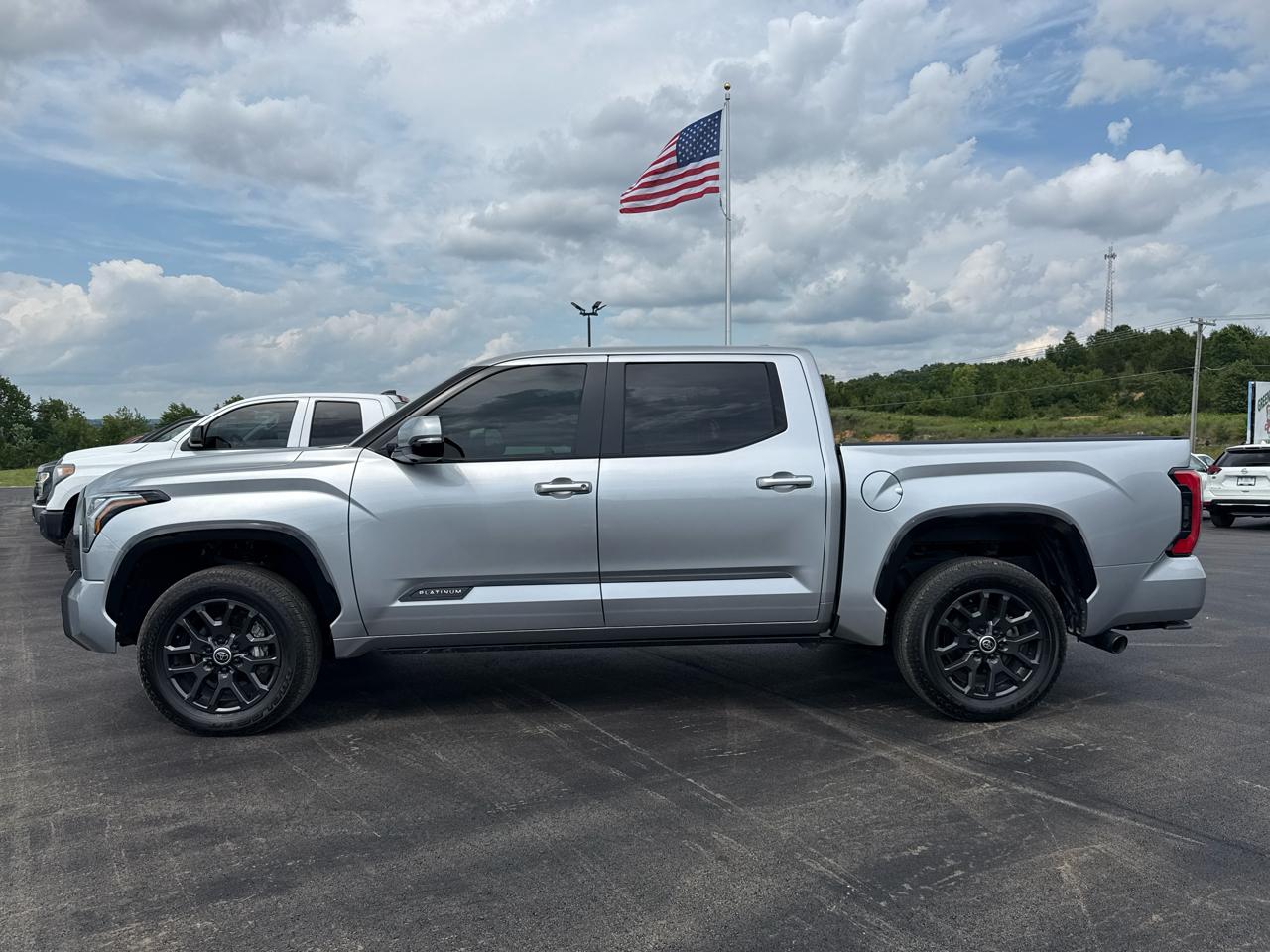 Toyota Tundra Platinum Crew Max 4WD SWB 2024