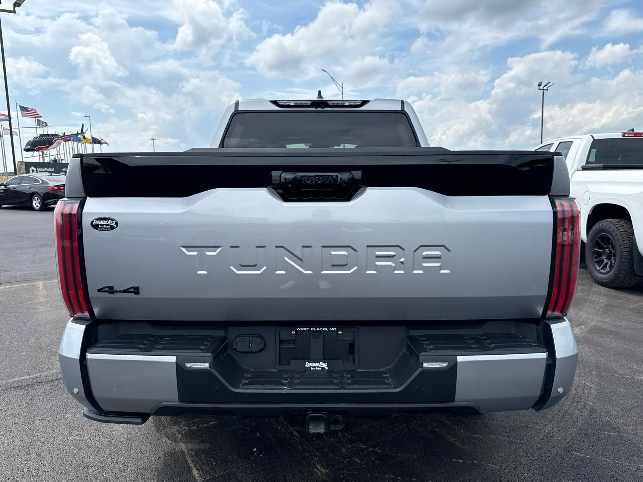 Toyota Tundra Platinum Crew Max 4WD SWB 2024