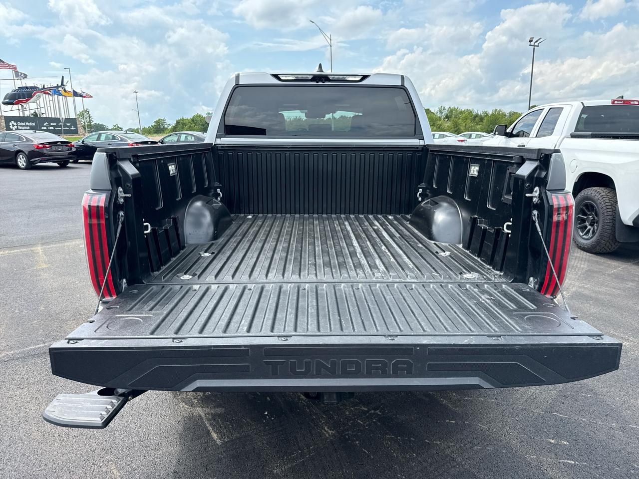 Toyota Tundra Platinum Crew Max 4WD SWB 2024