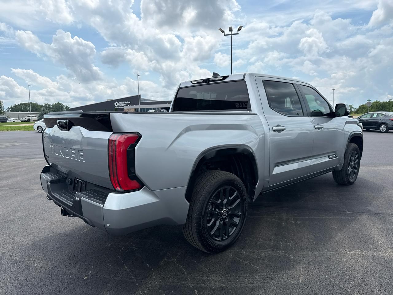 Toyota Tundra Platinum Crew Max 4WD SWB 2024