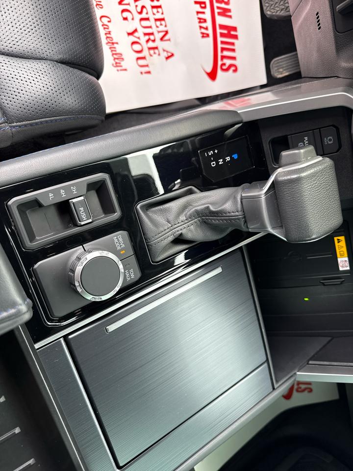 Toyota Tundra Platinum Crew Max 4WD SWB 2024