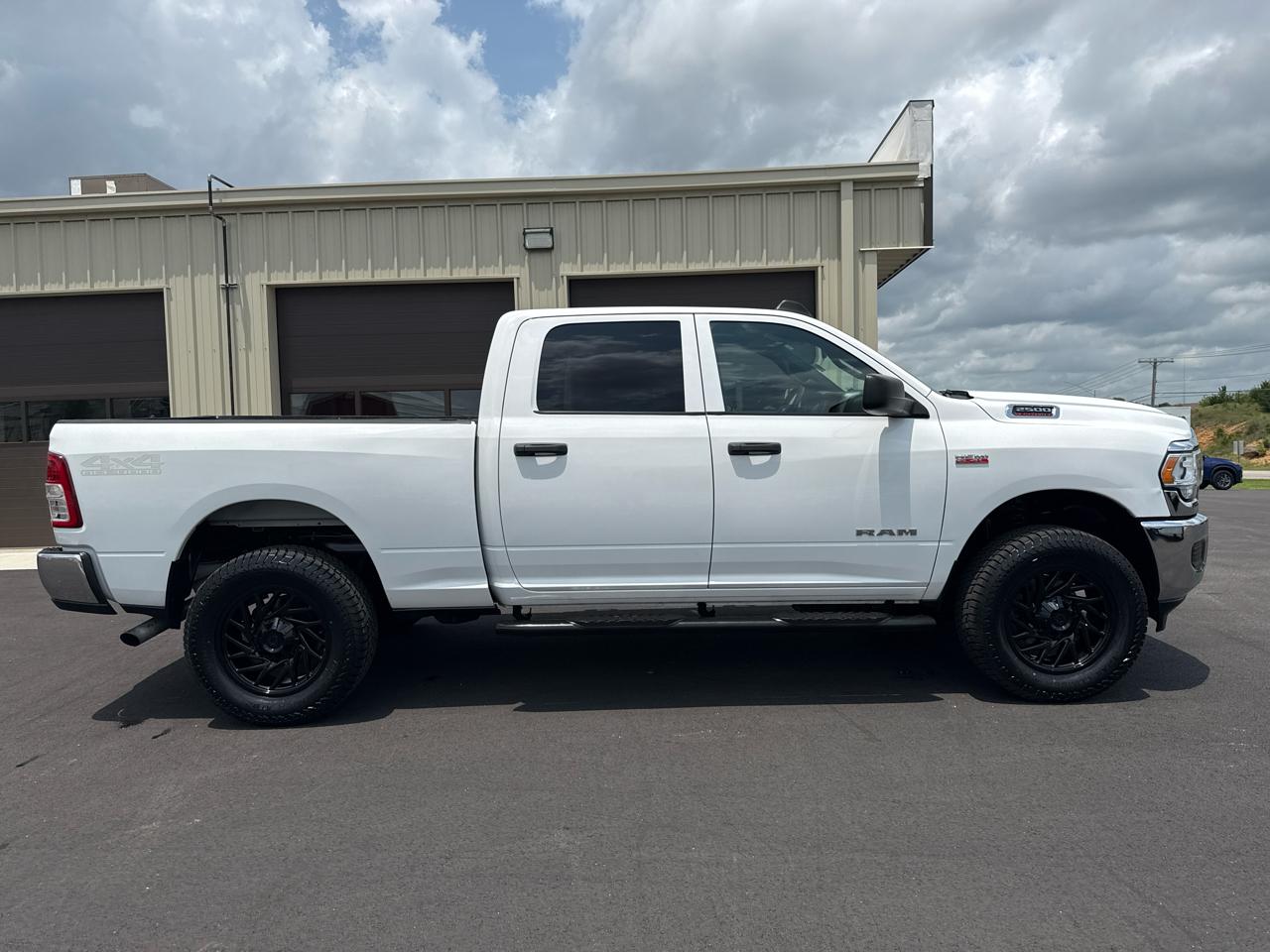 RAM 2500 Tradesman Crew Cab 4WD SWB 2022