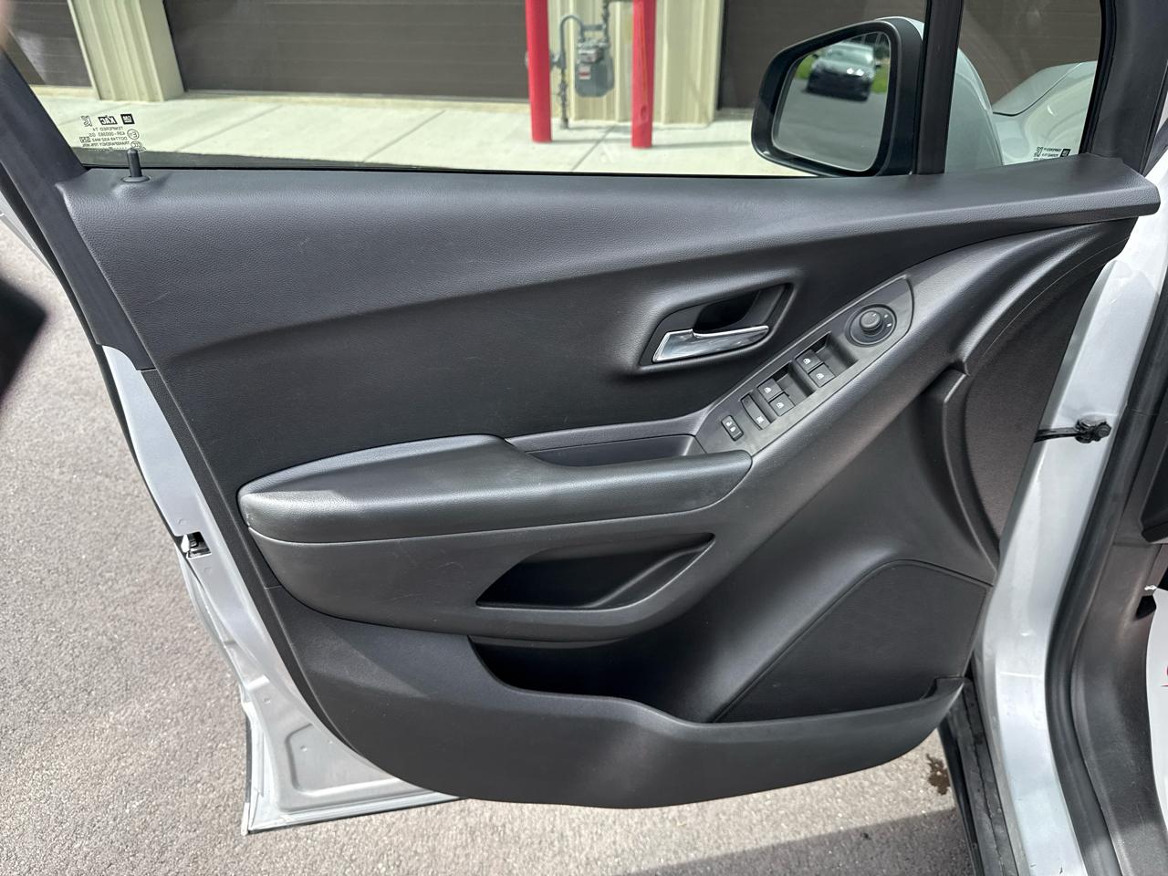 Chevrolet Trax LS 4D SUV FWD 2022
