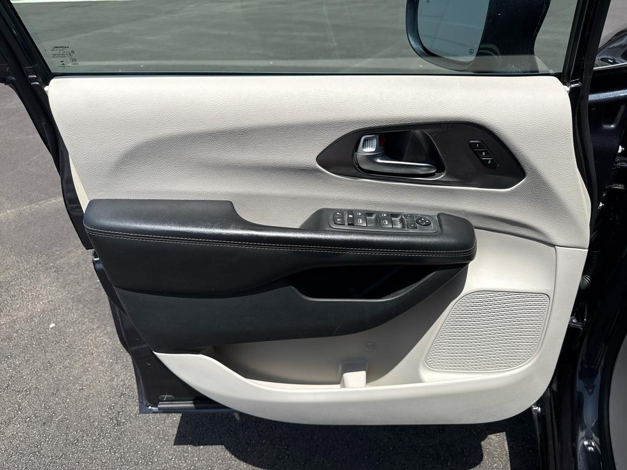 Chrysler Pacifica Touring L Wagon 2020