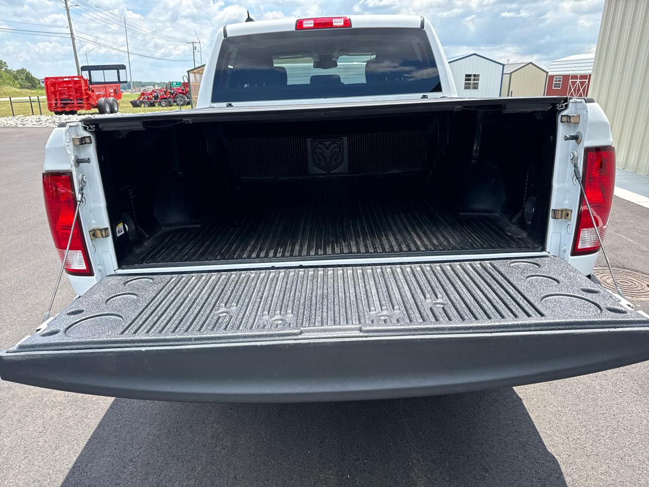 RAM 1500 Classic Tradesman 4x4 Crew Cab 5'7" Box 2022