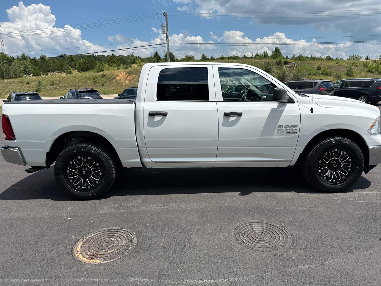 RAM 1500 Classic Tradesman 4x4 Crew Cab 5'7" Box 2022