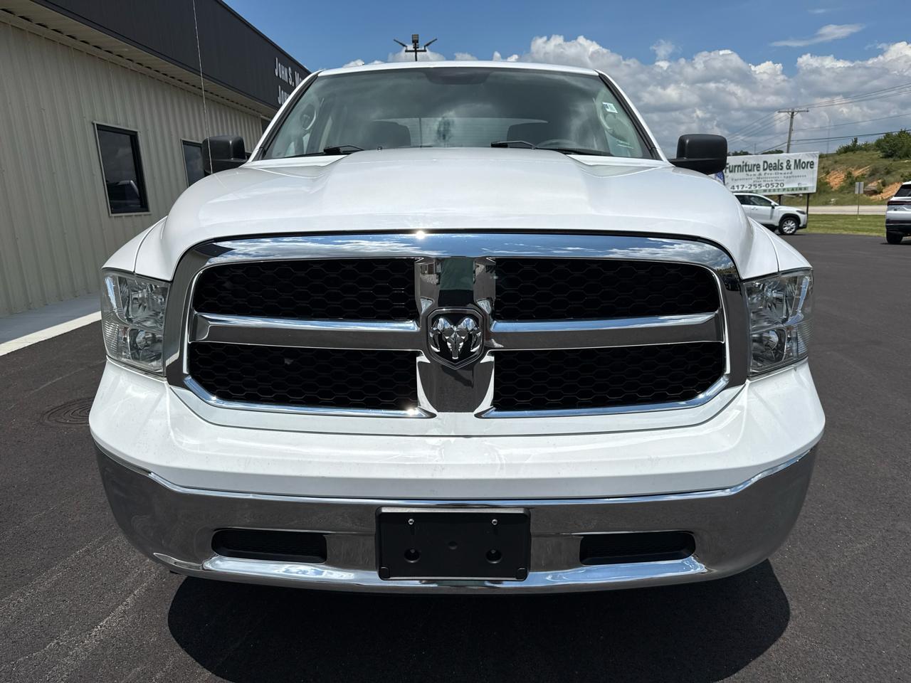 RAM 1500 Classic Tradesman 4x4 Crew Cab 5'7" Box 2022